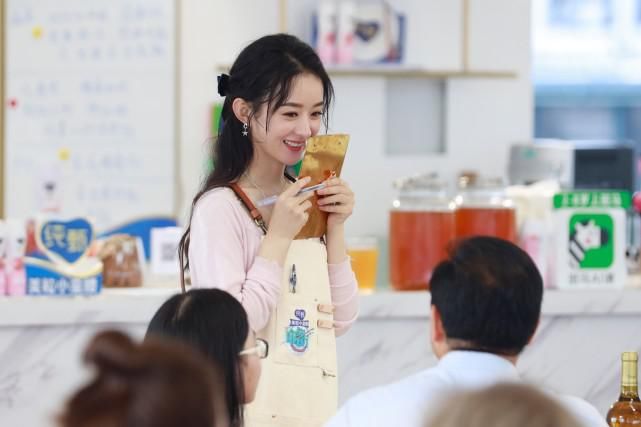  审核不仔细|《中餐厅》官博致歉赵丽颖，是失误还是炒作？观众仍需理性吃瓜