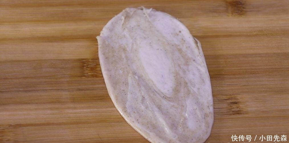 面粉|这是椒盐酥饼的做法，咸香可口，外皮超酥，轻轻一碰就掉渣