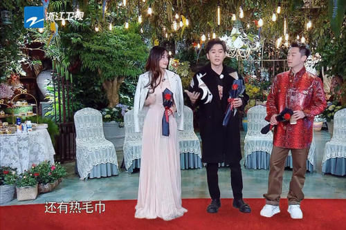  没整|郑恺按压baby的脸，看到她的补救方法，网友：整没整太明显！