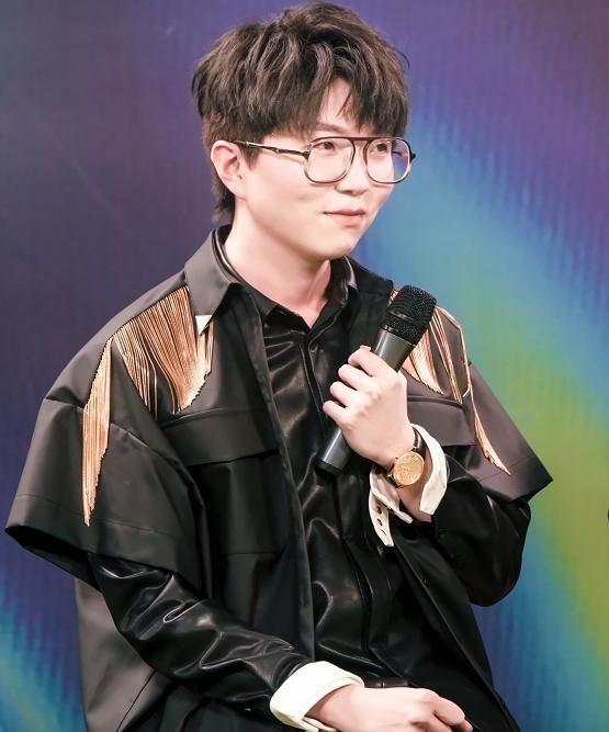 佳音|毛不易现场测头围,竟然比雷佳音还要多2公分,他的回答才是重点