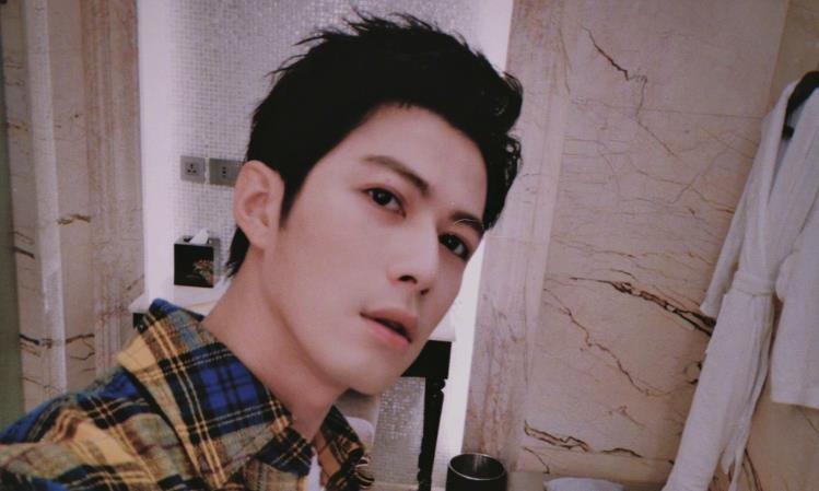 女人|暖男段子手陈学冬,在某综艺上,为何直呼继母为“那个女人”?