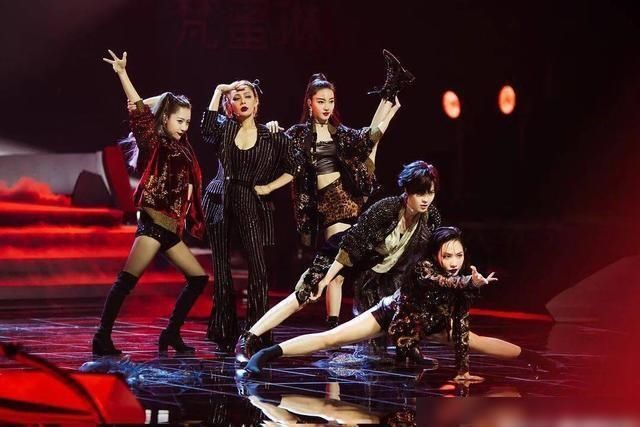  综艺|《乘风破浪》片酬揭秘，镜头最少的他片酬却最高，姐姐们心服口服