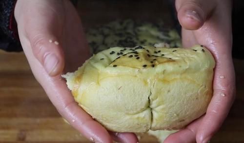  面团|夏天多给孩子吃苹果，打入2个鸡蛋，秘制一做，孩子天天想吃