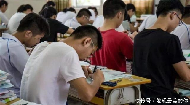 茅盾|他高考时意外写错名字，北大教授复查考卷，激动地说破格录取