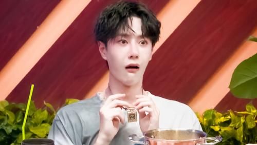  观众|《街舞》选手玩套路，王一博被指年龄小差点被吓哭，太不给面子了