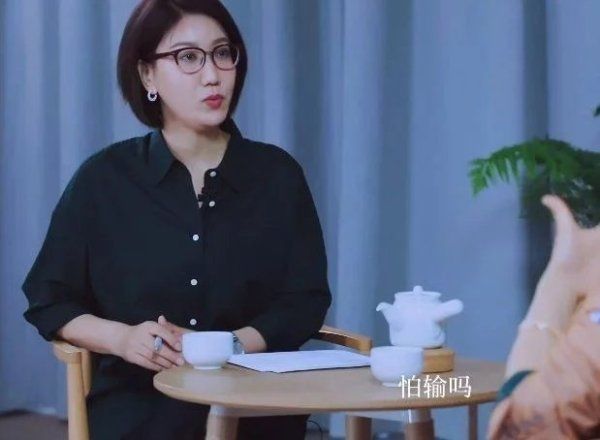  万茜|拆穿万茜、狠怼宁静，被称明星照妖镜的毒舌主持，终于遇到对手了