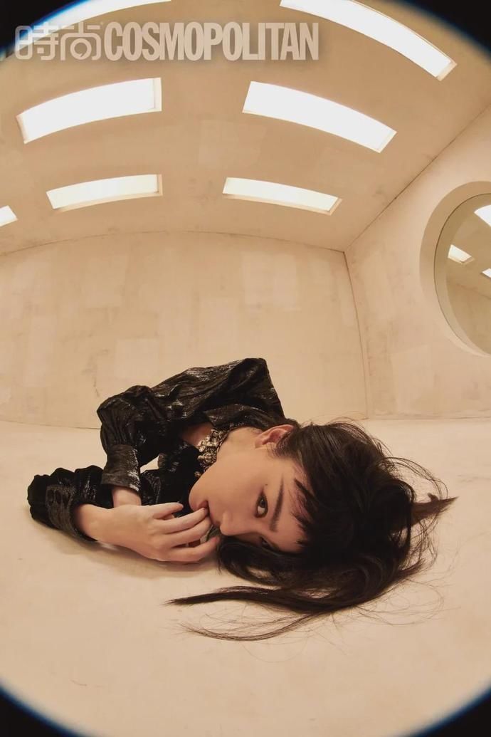 主题|组图：你看懂了吗？倪妮未来感“狮子座”主题写真大片