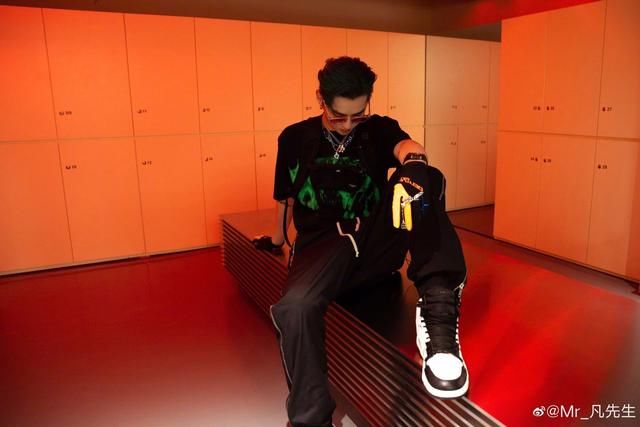  剪头|200723 吴亦凡剪头后续：亮眼绿发现身THE ROLLER限时空间