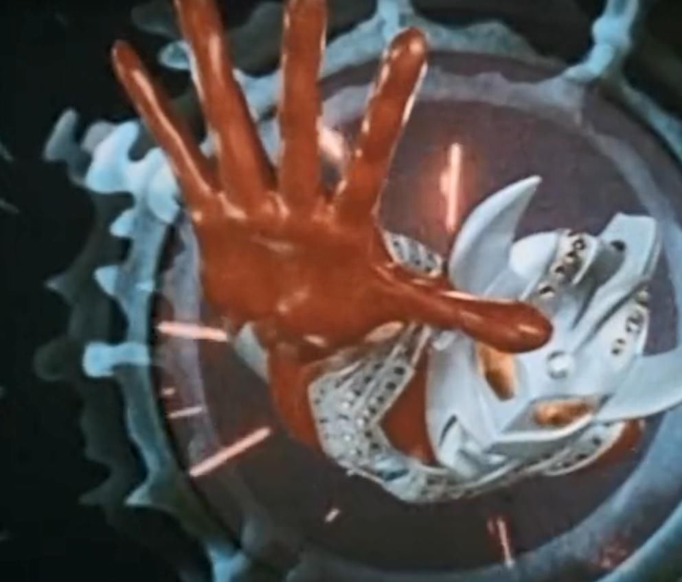  变身|奥特曼：为何变身的时候拳头都比身子大？圆谷：你们不懂