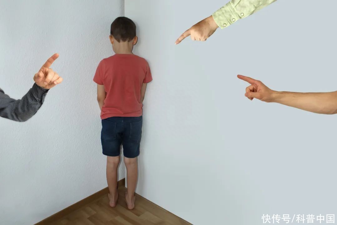 美丽羞耻症怎么克服(当代女性陷入“精致羞耻症”，为何如此难以克服？)