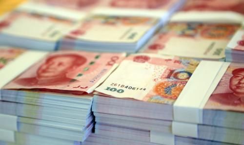 现金|银行员工盗取200万现金埋树下