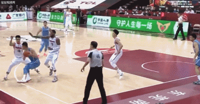  北京|某CBA国际级裁判谈方硕关键失误瞬间：的确是球先出界