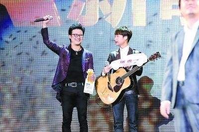  依旧|他是最惨《中国好声音》冠军，再次参赛轻松夺冠，却依旧不火！