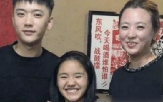  节目|变形记农村姑娘，被有钱人认干女儿和城市哥哥住一起，如今咋样了