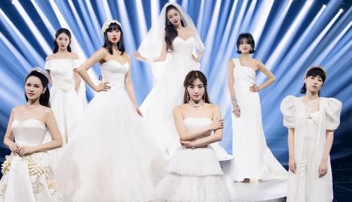  舞台|李斯丹妮和万茜粉丝因投票内讧，被吐槽不知感恩，姐妹关系破碎？