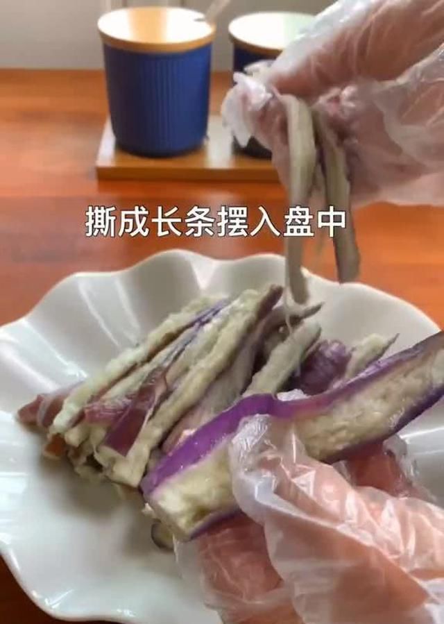  下饭|这道家常菜,不含肉但是营养比肉菜高,富含多种维生素,好吃下饭