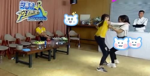  心声|跑男女嘉宾撕名牌用力过猛，将baby衣服扯破，郑恺4字说出网友心声