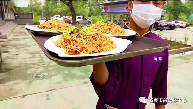  小康生活|【走向我们的小康生活】办起特色农家乐，带领乡亲奔小康