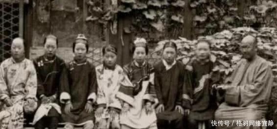 老爷|清朝老照片：穷人家的娃娃睡觉“抱猪”取暖，老爷一妻六个小妾