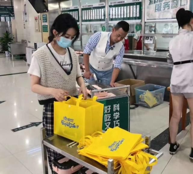  超越|《中餐厅4》周五首播 王俊凯杨超越飞行嘉宾有深意