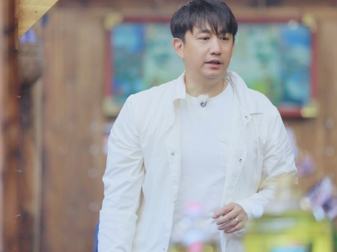 抢先|任贤齐提议和黄磊做邻居,不料被人抢先,戚薇才是搬家蹭饭第一人