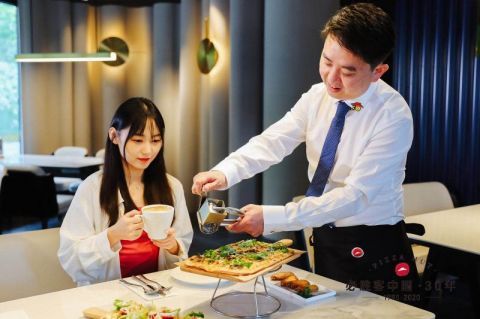 单权|必胜客迎三十岁生日 首位入店客享全年免单权