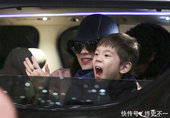 杜江|杜江携子现身机场, 嗯哼坐行李箱显呆萌