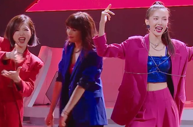  三公|《乘风破浪的姐姐》三公个人战燃炸, 万茜团为拉票拼了, 好能放得开