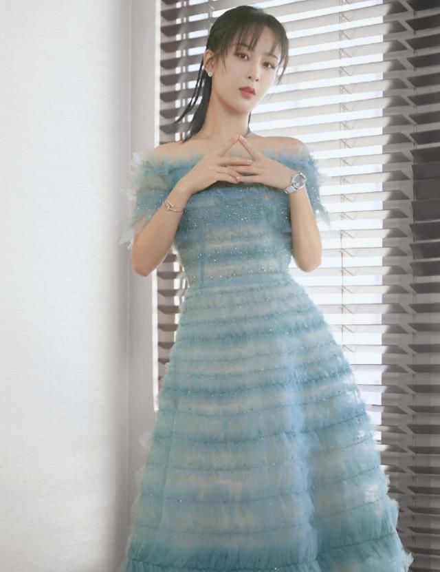  终于|终于等到杨紫化眼妆！形象大变如“整容”，减肥后美出新高