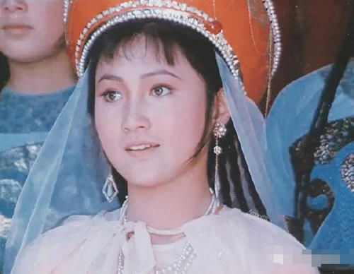  玻璃|曾经绝美容貌遭人嫉妒险被玻璃渣子毁容，如今却自行整成网红脸？