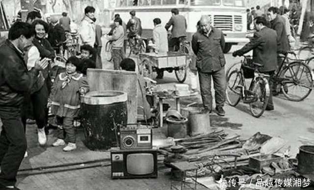 直击|直击八十年代老照片：图4新娘子很美，最后一位女子“倾国倾城”