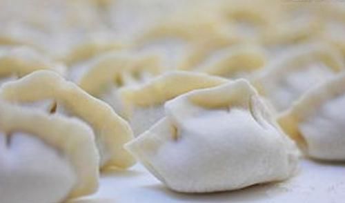  文章|饺子到底要用冷水还是热水煮？很多人都错了，怪不得饺子总破皮？