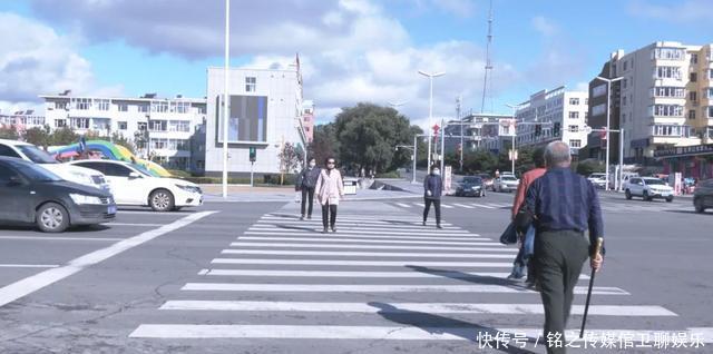 行人|文明礼让：“让”出城市交通文明好风景