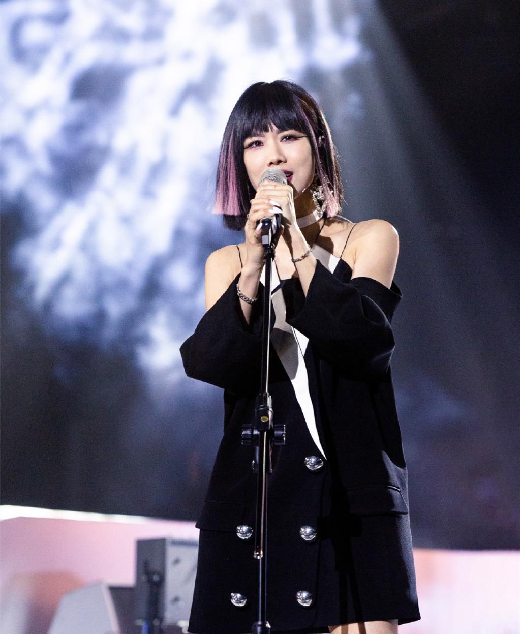  成团|《浪姐》最终成团名单曝光！张雨绮出局，网友：这个阵容众望所归