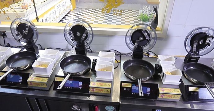 真相|老大爷卖易拉罐炒饭，外地人以为是饮料，知道真相后排队来吃