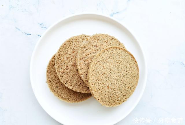  奶油味|焦糖摩卡蛋糕，经典又有层次！吃过以后，再也不吃水果奶油味