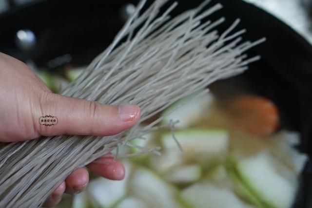  倒入|8月，吃鱼吃肉不如吃这菜，一块一斤，鲜美滋补，整个秋天都精神