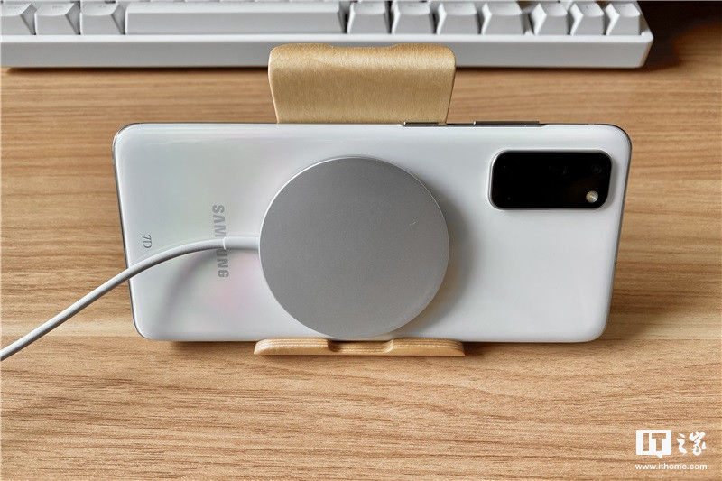 充电器|＂苹果 MagSafe 充电器＂第一时间开箱与简评