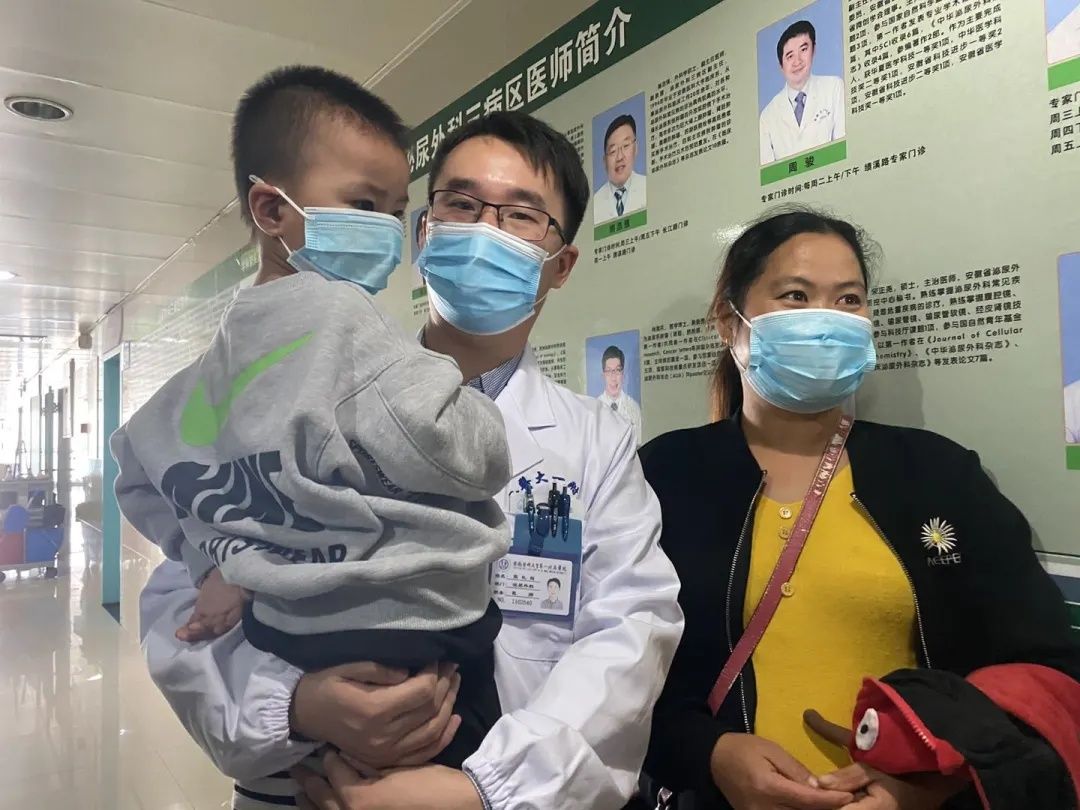 火爆|婚礼现场，新郎抛下新娘夺门而出…这段视频火爆网络