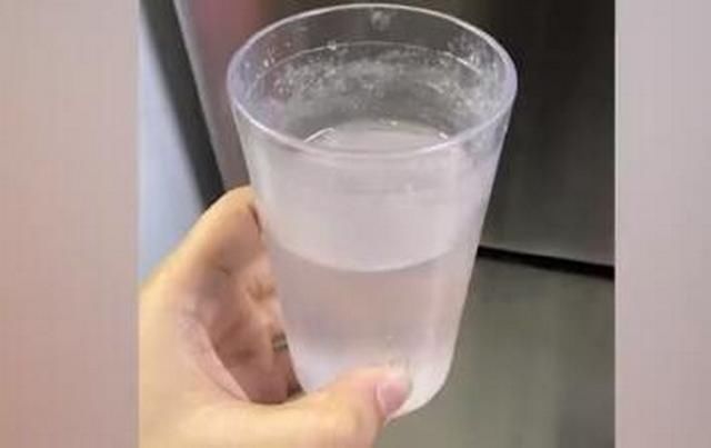 嫌疑人赵某某|检察院回应“女子被同行男子下药”一事,详解为何未被批捕