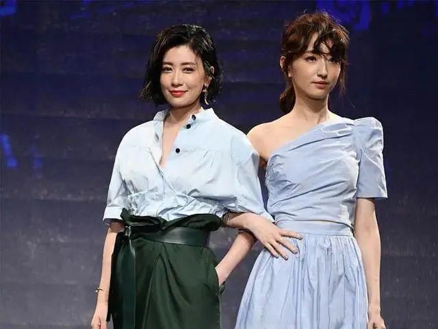  配色|刘德华称她为“美女”，如今45岁气质尚佳，穿衬衫配阔腿裤太显胖