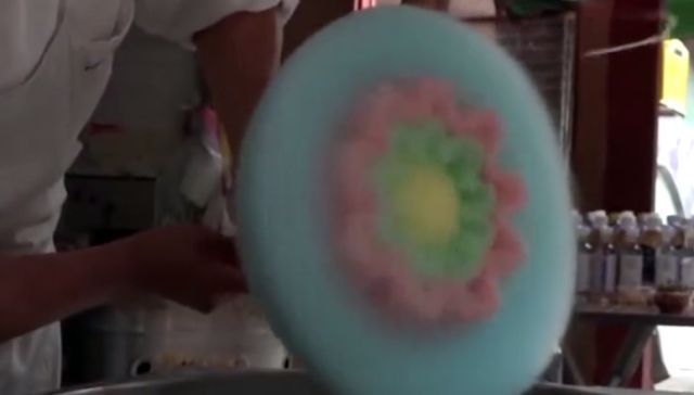 大人|中国棉花糖走红印度，一支做得超级大，当地人大人小孩都爱吃