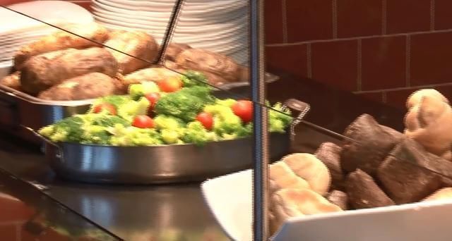 食堂|国外发明最稳的勺子,怎么抖菜都不会掉,食堂阿姨有救了