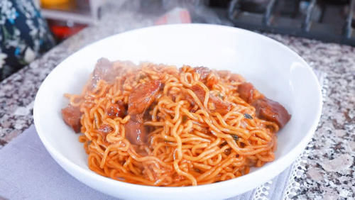 包装袋|为了吃到方便面包装袋上的牛肉面,我用了半斤牛肉,真过瘾