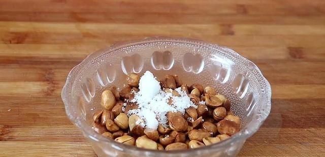  冒汗|川菜大厨教我辣椒做法，香辣酥脆，吃一口就冒汗，太下饭了