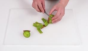  色泽|【水晶蛋糕】造型简单，色泽也很诱人，制作起来做得很漂亮