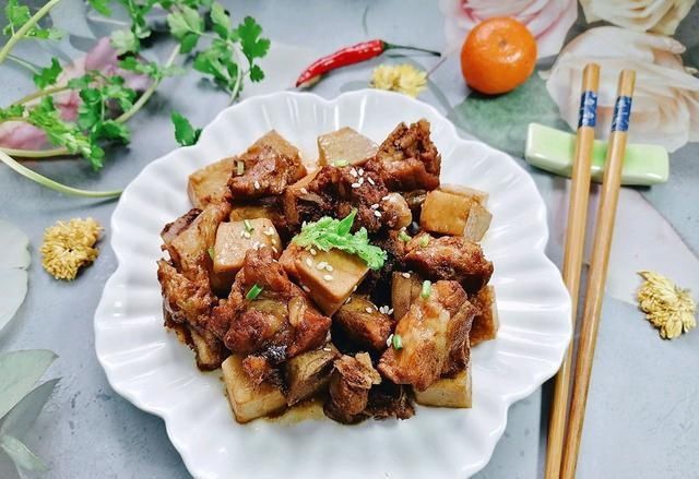 绝配|炖排骨别总放土豆,它才是“绝配”,味道鲜美又补水,秋季别错过