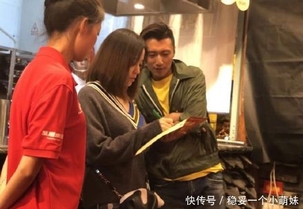 谢霆锋|谢霆锋张靓颖同时现身,火锅店火了,网友:天后知道吗?