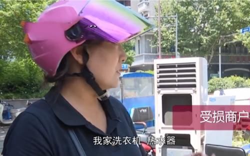  临街|为躲避交警检查，女司机撞翻临街商铺，还把老人给撞倒