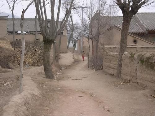 流水席|浮世绘：农村婚宴流水席，菜品丰富，氛围热烈，几年吃不到还是很惦记！